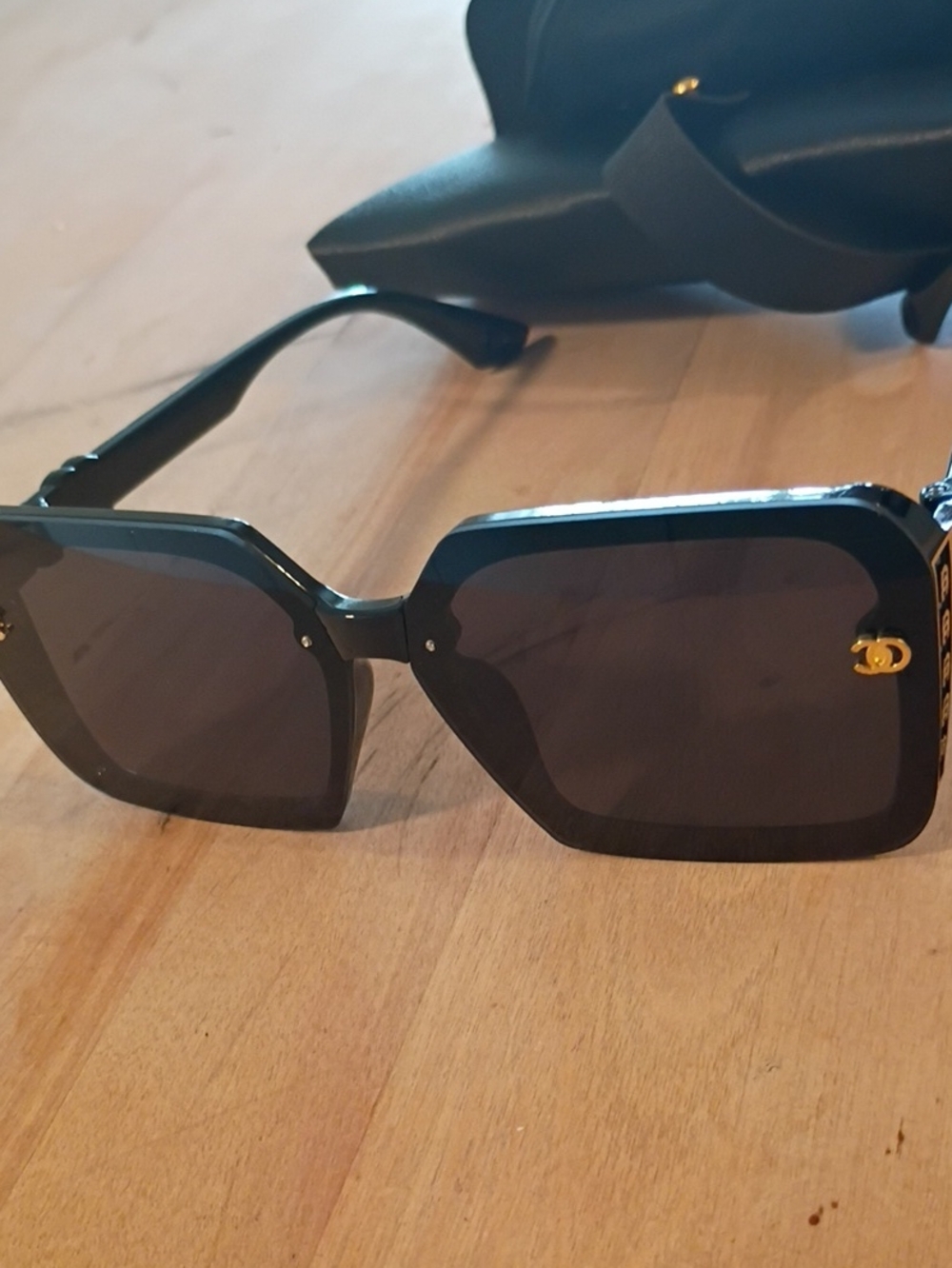 Black Oversized Square Women's Sunglasses - Fashion Accessory